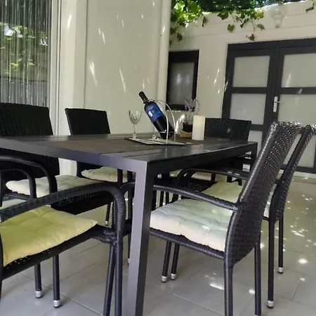 Daire Two Bedroom With Terrace Vir